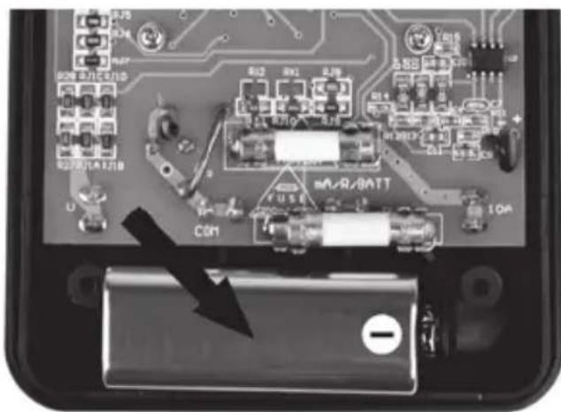 POWERFIX Z28421B - Batterie einlegen/wechseln - 4