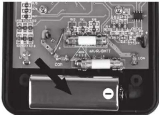 POWERFIX Z28421B - Batterij plaatsen/vervangen - 4