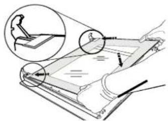 INDESIT IS5V8CHXE - CLICK TO CLEAN - CLEANING THE GLASS - 2