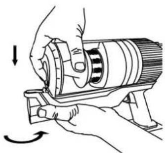 H.KOENIG UPX22 - Come svuotare il contentatore della polvere - 8
