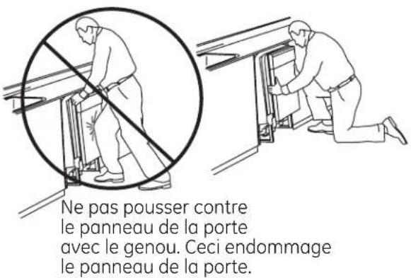 GE GLDA696PSS - IMPORTANT – NE PAS POUSSER CONTRE LE PANNEAU AVANT AVEC LE GENOU. CECI CAUSE DES DOMMAGES. - 1