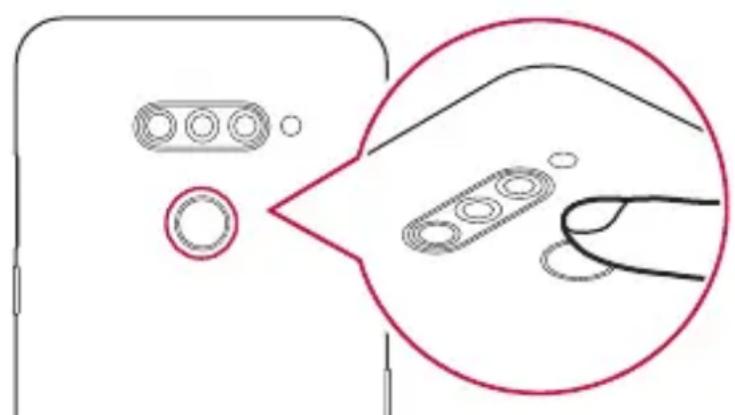 LG LMX540EMW - Localizați senzorul de amprentă de pe partea din spate a dispozitivului și atingeți-o ușor cu degetul pentru a înregistra amprenta. - 2