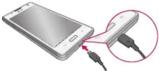 LG P710 - Charging the phone - 1