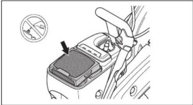 HUSQVARNA K 770 Rescue - To examine the air filter - 4
