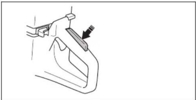 HUSQVARNA K 770 Rescue - To do a check of the throttle trigger lockout - 2
