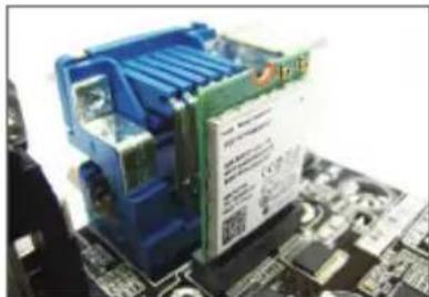 GIGABYTE GPWB8260MD - Installing the Wi-Fi/Bluetooth Card・安装Wi-Fi/藍牙卡 安装Wi-Fi/藍牙卡・Wi-Fi/Bluetoothカードを取り付ける - 1