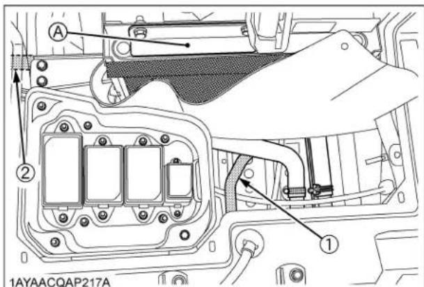KUBOTA RTVX900 - Vérification de la conduite d'huile hydraulique - 2