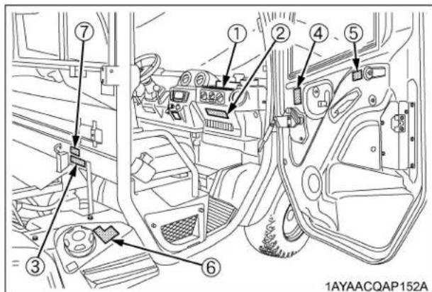 KUBOTA RTVX1140 - PAS UN MARCHEPIED - 4