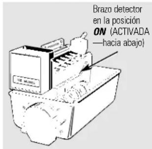 HOTPOINT CSX22BCBWH - El dispositivo automático para hacer hielo. - 2