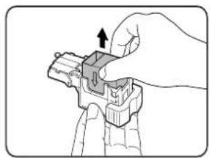 OKI B8300n - REEMPLACEMENT DE LA CARTOUCHE D'AGRAFES - 4