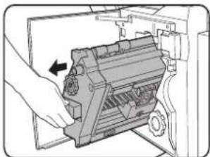 OKI B8300n - REEMPLACEMENT DE LA CARTOUCHE D'AGRAFES ET EXTRACTION D'UN BOURRAGE D'AGRAFES - 2