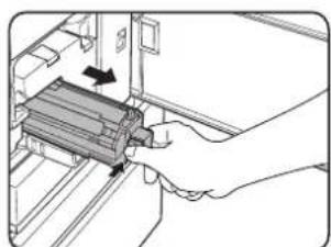 OKI B8300n - REEMPLACEMENT DE LA CARTOUCHE DE DÉVELOPPEUR - 3