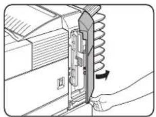 OKI B8300n - REEMPLACEMENT DE LA CARTOUCHE D'AGRAFES - 1