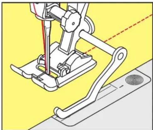 BERNINA 535 - Surpiqûre des bords le long du guide (accessoire en option) - 2