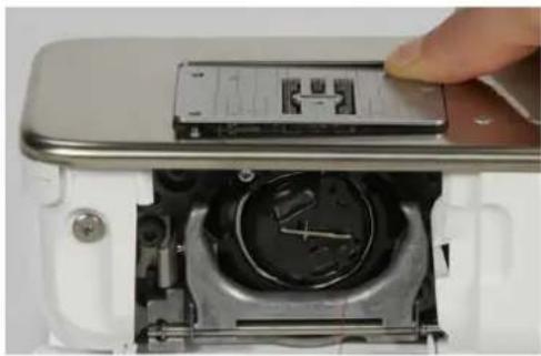 BERNINA 535 - Changer la plaque à aiguille - 1
