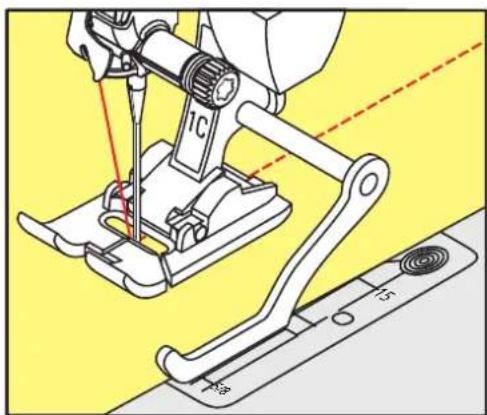 BERNINA 570 QE E - Surpique des bords le long du guide (accessoire en option) - 2