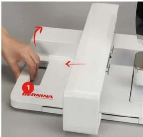 BERNINA 570 QE E - Retrait du module de broderie - 1