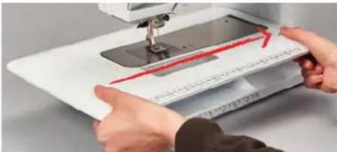 BERNINA 570 QE E - Utiliser la table rallonge - 1