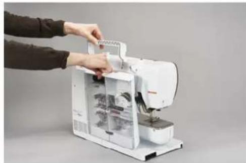 BERNINA 570 QE E - Retrait et montage du coffret d'accessoires de la machine - 1