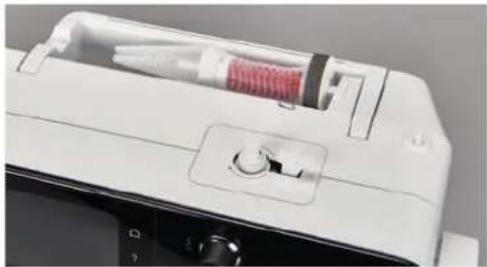 BERNINA 570 QE E - Support de bobine à l'horizontalé - 2