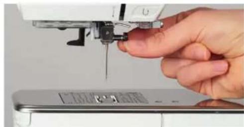 BERNINA 570 QE E - Changer I'aiguille - 1