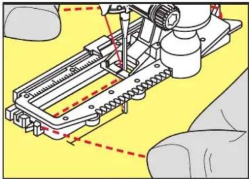 BERNINA 570 QE E - Utilisation de ganse avec le pied traineau pour boutonnière #3A - 1