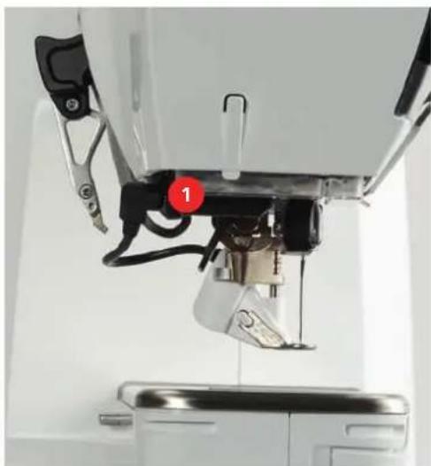 BERNINA 570 QE E - Monter le pied-de-biche BSR - 1