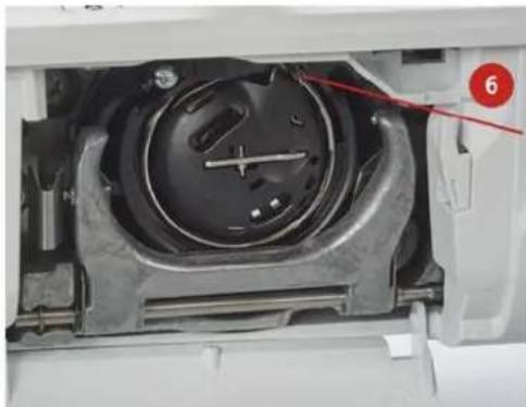 BERNINA 535 E - Enfilere fil de canette - 6