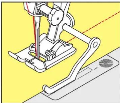 BERNINA 535 E - Surpêûre des bords le long du guide (accessoire en option) - 1