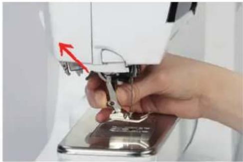 BERNINA 770 QE PLUS - Changer le pied-de-biche - 1