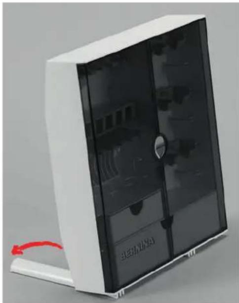 BERNINA 770 QE PLUS - Placer le coffret d'accessoires - 1