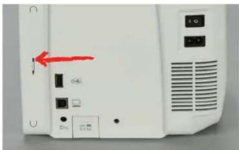 BERNINA 770 QE PLUS - Fixer le levier de genou - 3