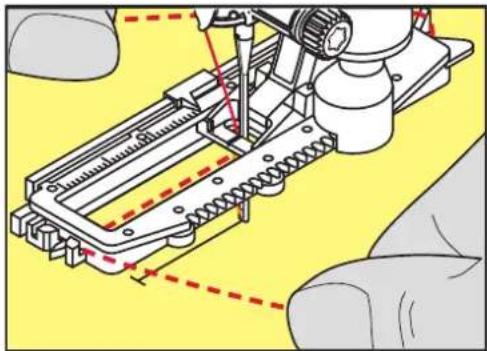 BERNINA 770 QE PLUS - Utilisation de ganse avec le pied traîneau pour boutonnière #3C - 1