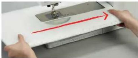 BERNINA 790 PLUS Crystal Edition - Utiliser la table rallonge - 1