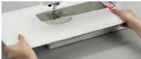 BERNINA 790 PLUS Crystal Edition - Utiliser la table rallonge - 2