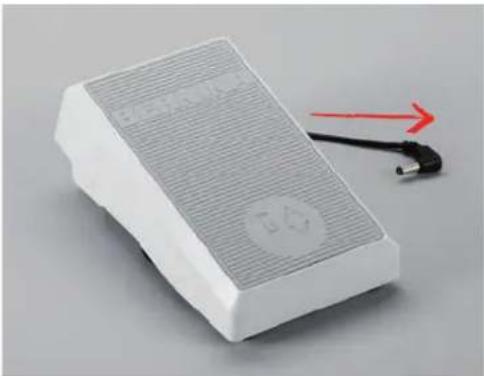 BERNINA 500 - Connector la pedale (accessaire en option) - 1