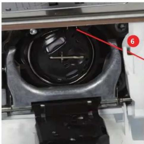 BERNINA 500 - Enfilier le fil de canette - 6