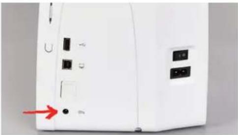 BERNINA 500 - Connector la pedale (accessaire en option) - 2