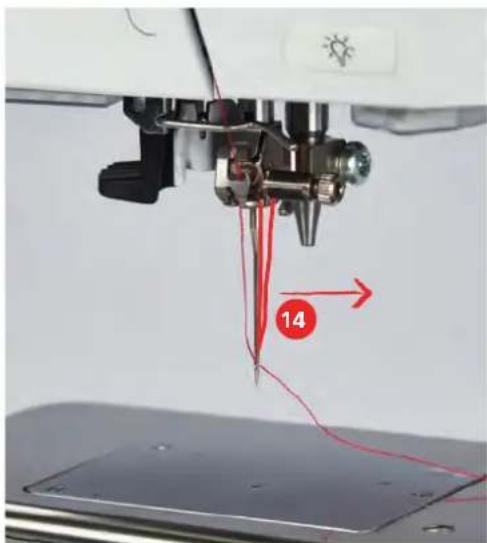 BERNINA 700 E - Enfiler le fil supérieur - 6