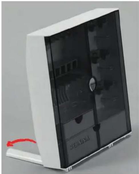 BERNINA 700 E - Placer le coffret d'accessoires - 1