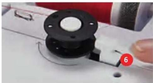 BERNINA 700 E - Embobiner la canette - 5