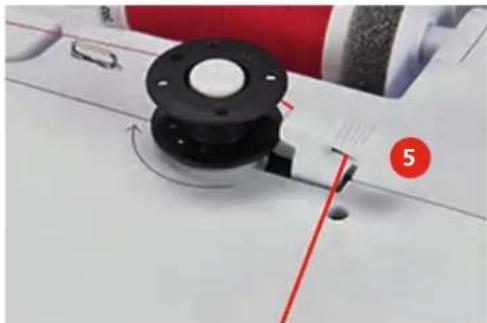 BERNINA 700 E - Embobiner la canette - 4