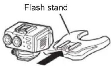 OLYMPUS FRWR - Inserting the batteries - 5