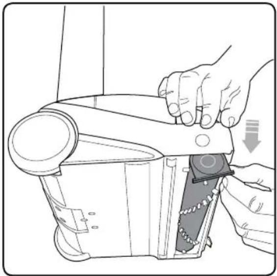 Sanitaire Tracer SC7100A - Removing and cleaning the brush roll - 3