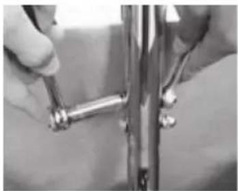 Sanitaire SC6025D - HOW TO ASSEMBLE HANDLE AND REMOVE FLOOR MACHINE FROM BOX - 2