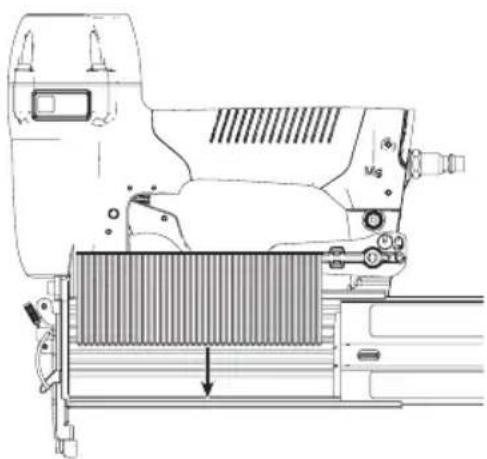 Craftsman CMPBN18K - Cargue los Sujetadores (Fig. D, E) - 2