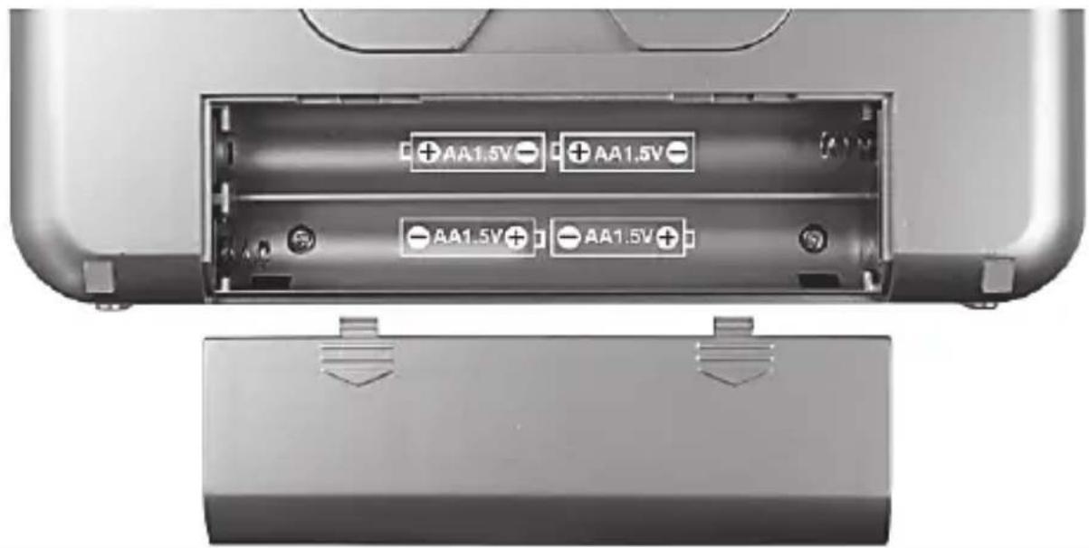 SILVERCREST SWDR 500 C1 - Inserting the batteries - 1