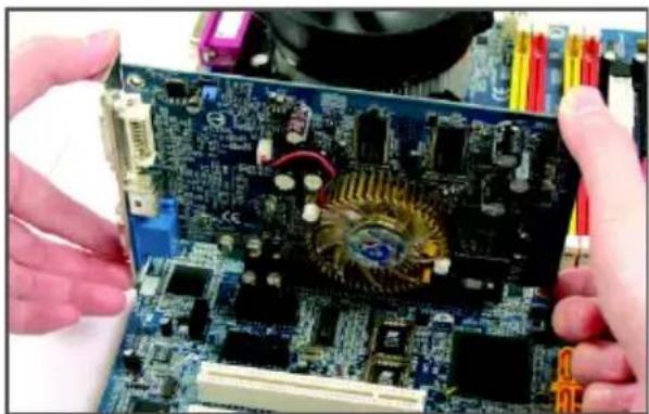 GIGABYTE GA73UMS2H - 1-5 安装介面卡 - 6
