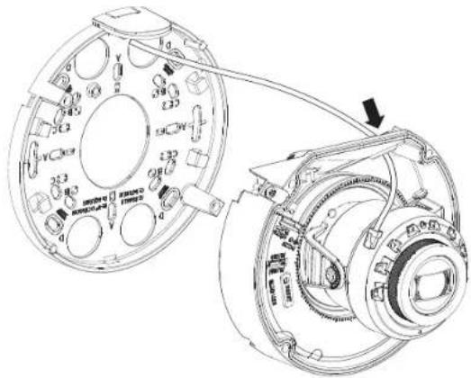 Hanwha XNDC7083RV - Installation du câble réseau - 2