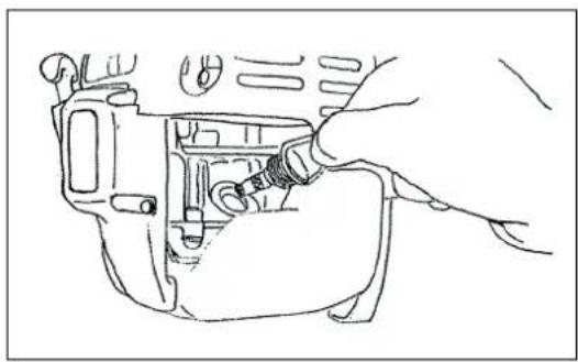 MAKITA EBH341R - Punto 1 de reabastecimiento de aceite: bayoneta de aceite - 4